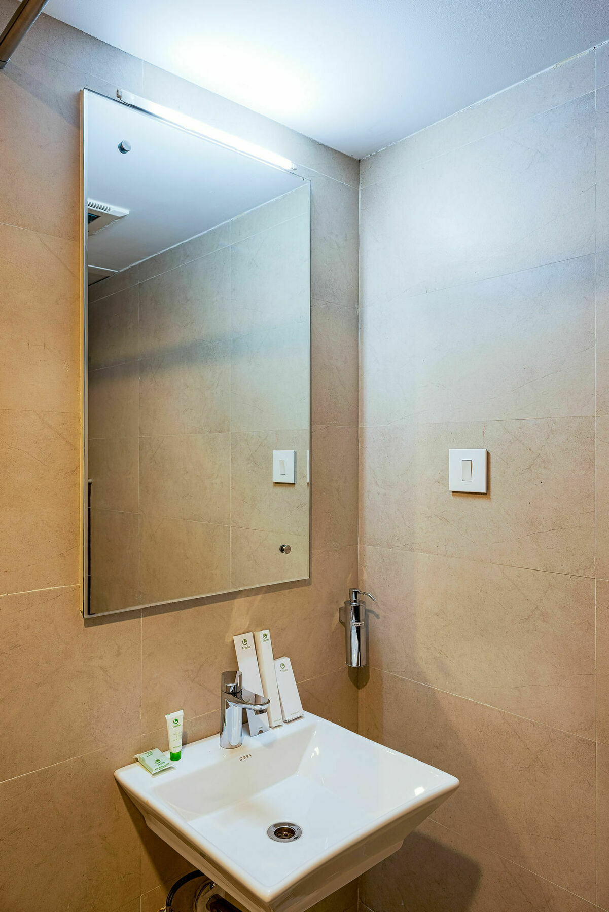 Hotel Treebo Fourth Avenue Chennai Exterior foto